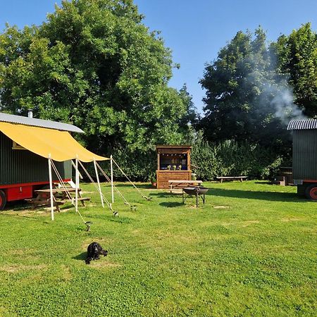 The Delkin Shepherds Huts Castle Combe Bagian luar foto