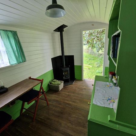 The Delkin Shepherds Huts Castle Combe Bagian luar foto