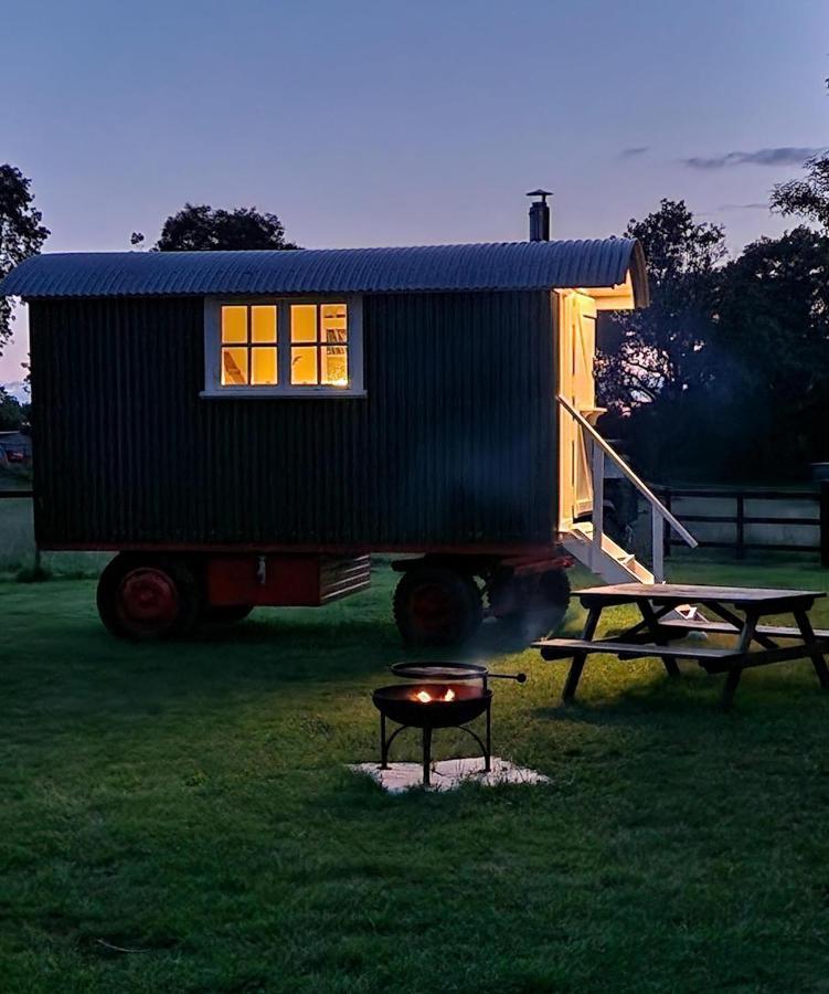 The Delkin Shepherds Huts Castle Combe Bagian luar foto