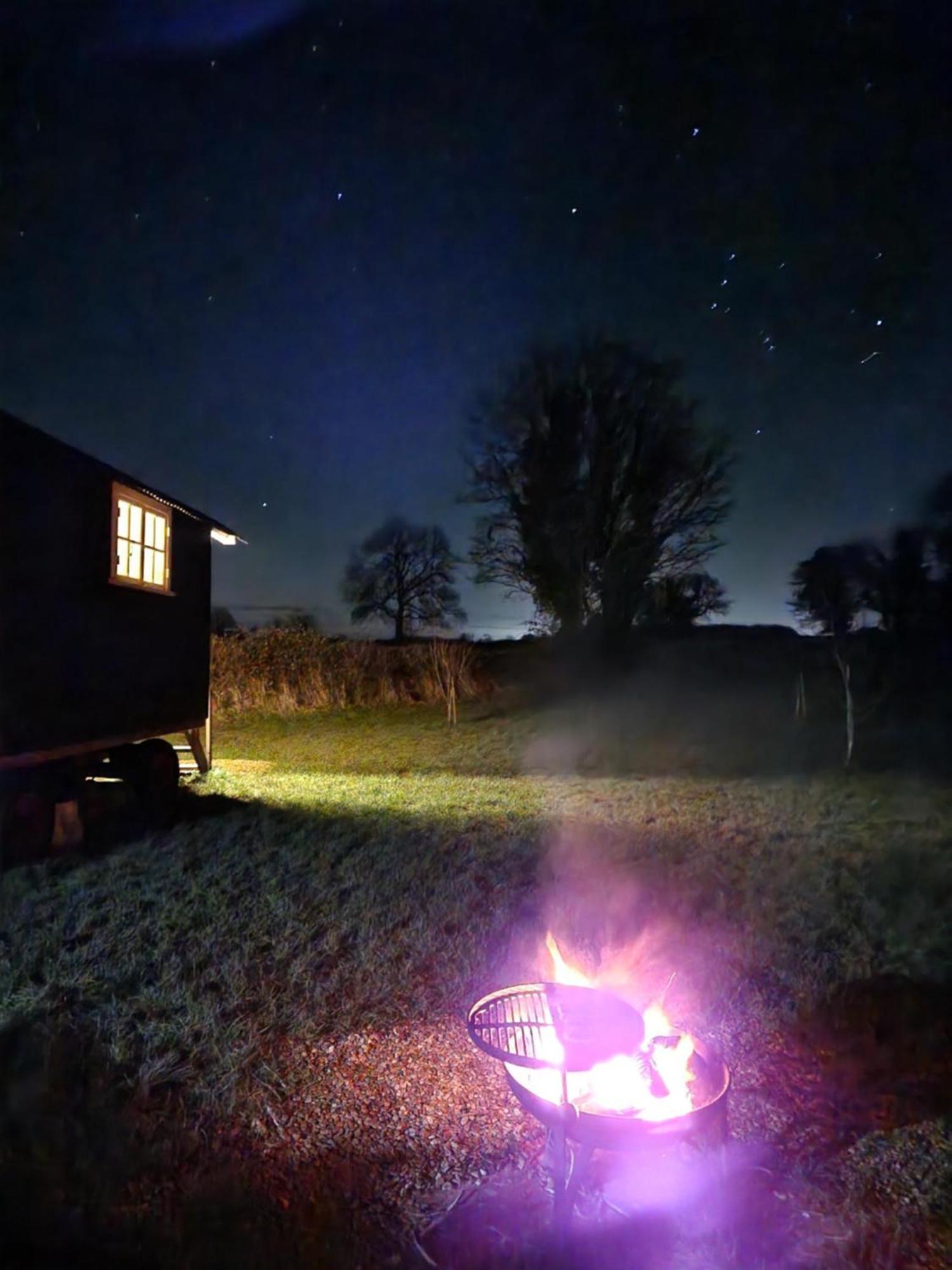 The Delkin Shepherds Huts Castle Combe Bagian luar foto