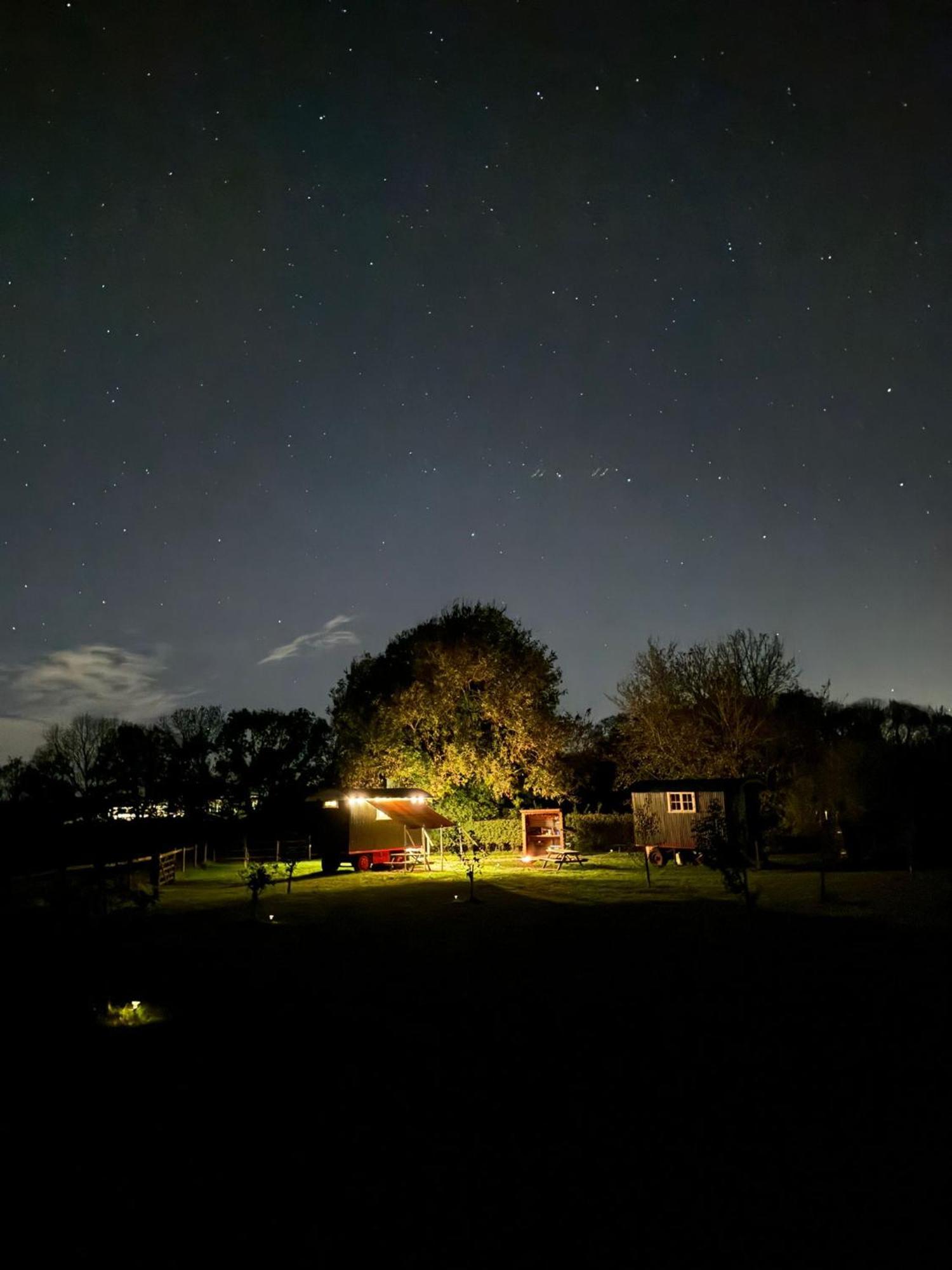 The Delkin Shepherds Huts Castle Combe Bagian luar foto