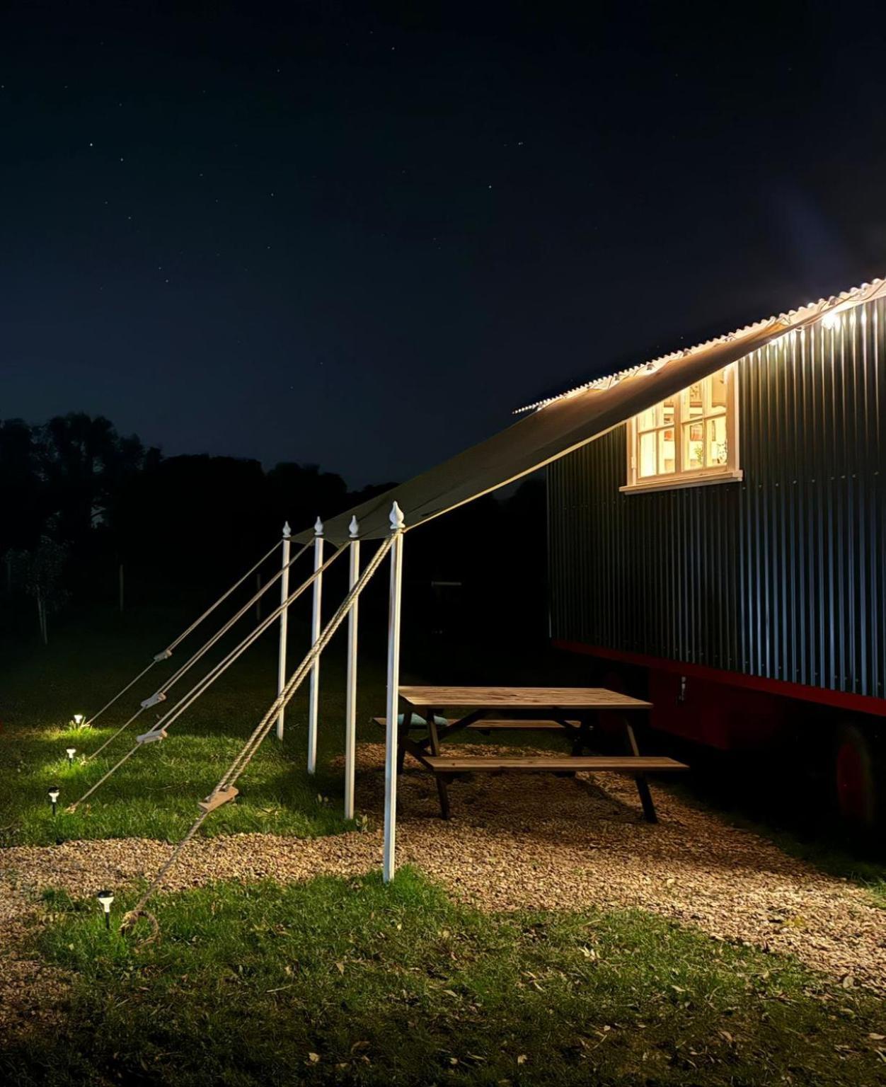 The Delkin Shepherds Huts Castle Combe Bagian luar foto