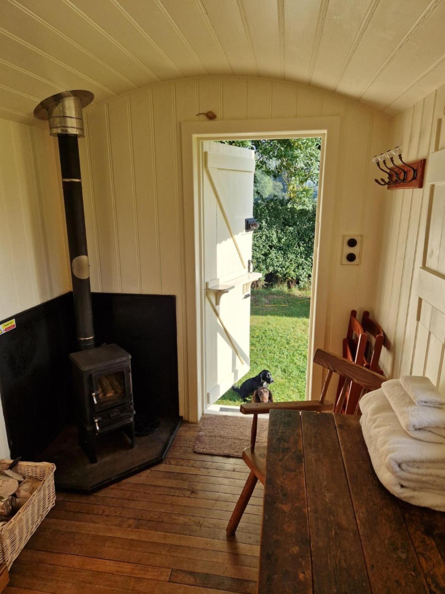 The Delkin Shepherds Huts Castle Combe Bagian luar foto