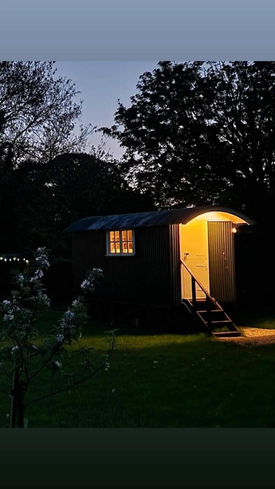 The Delkin Shepherds Huts Castle Combe Bagian luar foto