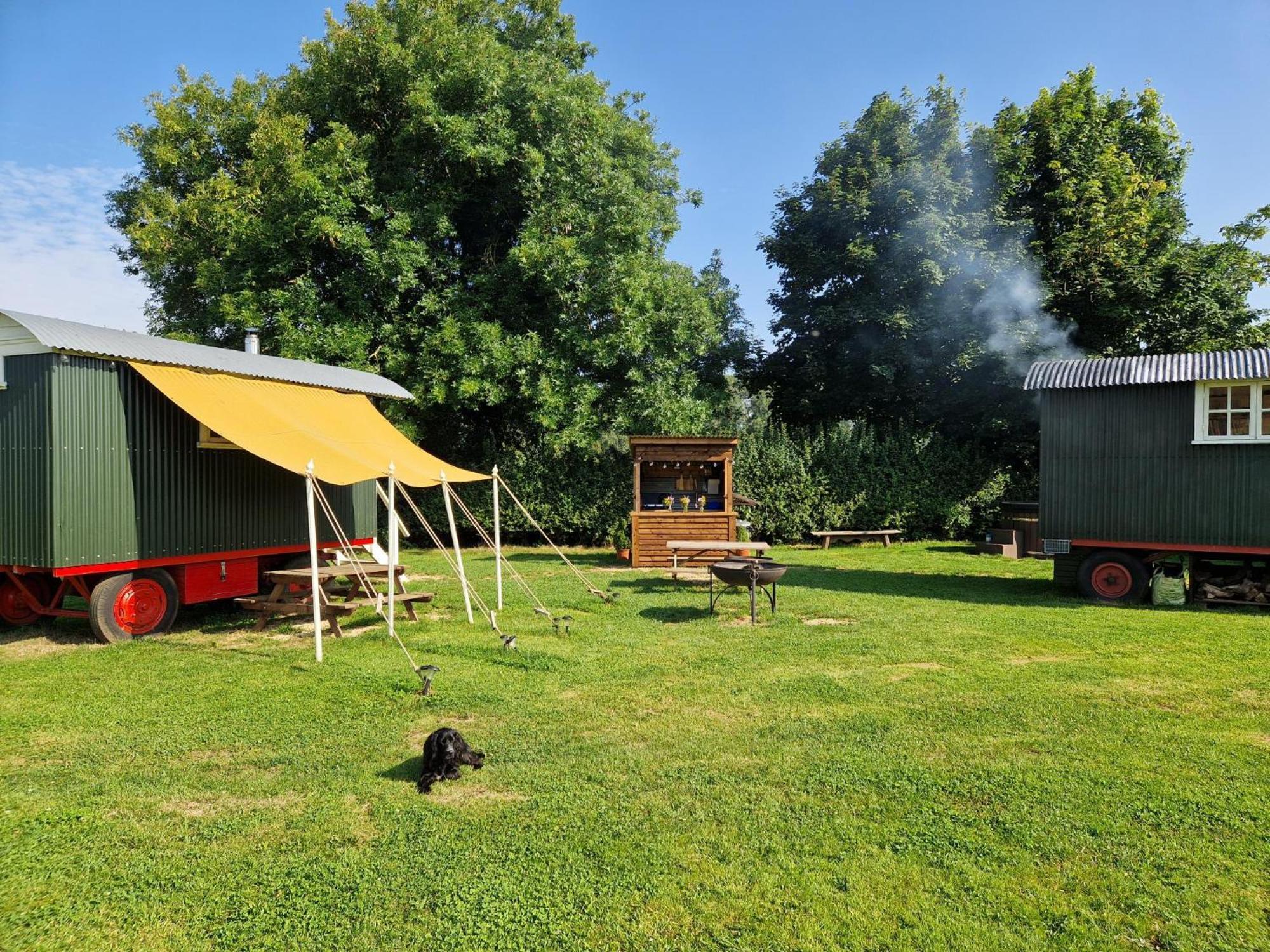 The Delkin Shepherds Huts Castle Combe Bagian luar foto
