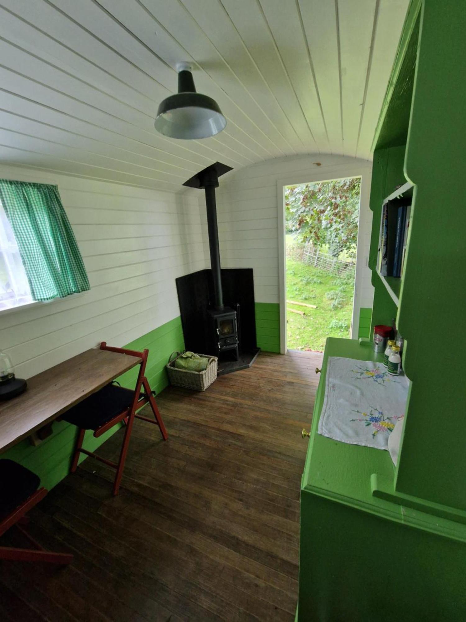 The Delkin Shepherds Huts Castle Combe Bagian luar foto